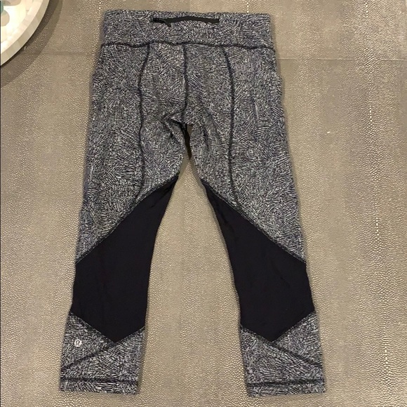 Lululemon black and white cropped leggings - Picture 3 of 4